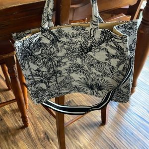 Canva bag . For every day . Black and white